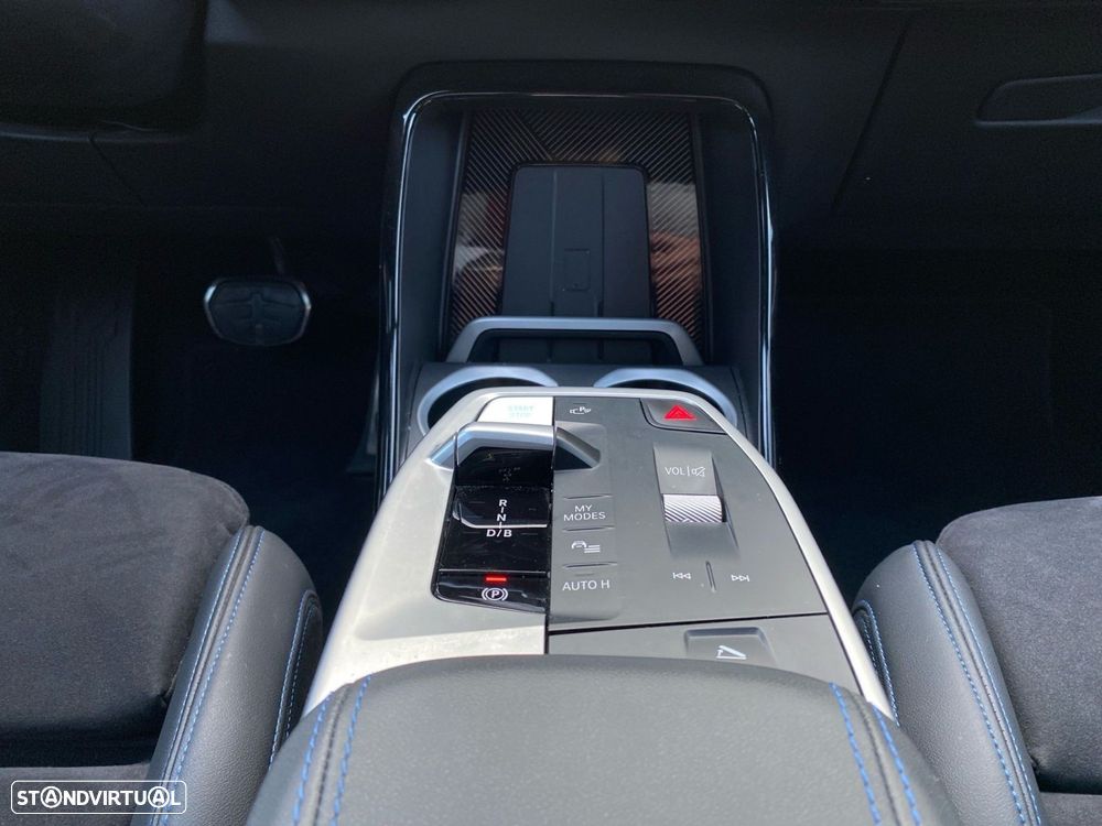 BMW iX1 eDrive20 Pack Desportivo M Pro - 11