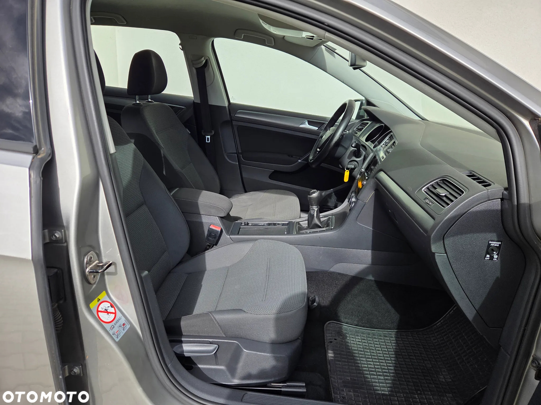 Volkswagen Golf - 11