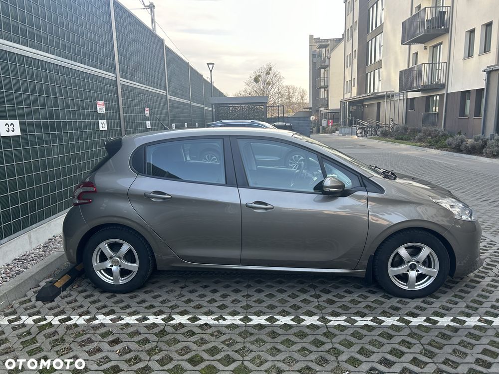 Peugeot 208 - 4