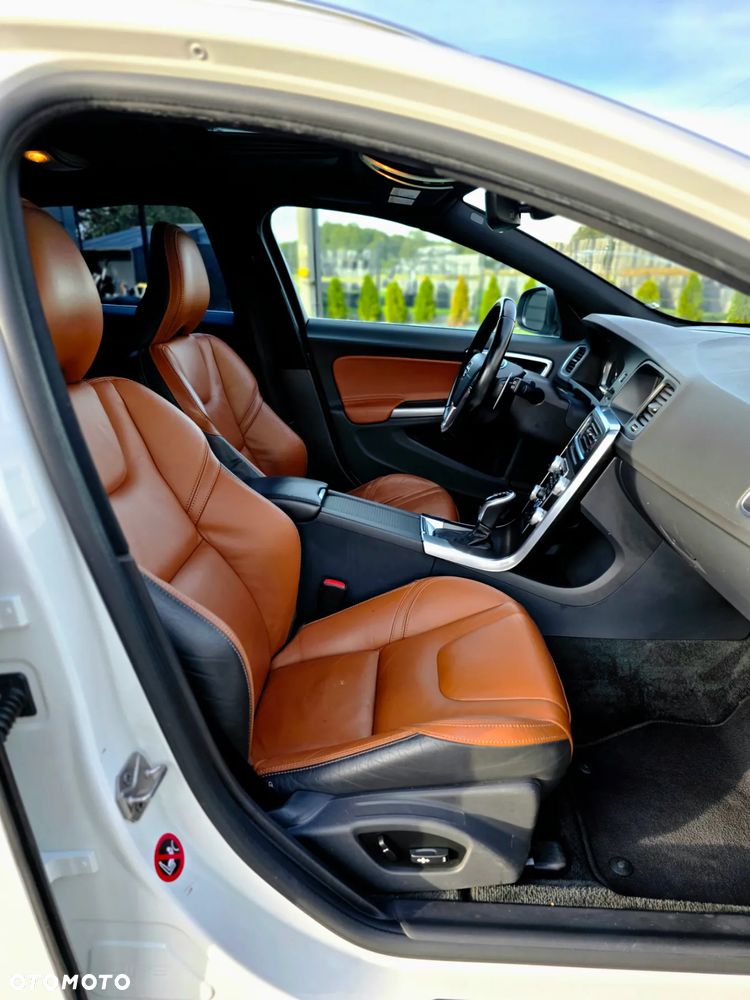 Volvo V60 T6 AWD Summum - 32