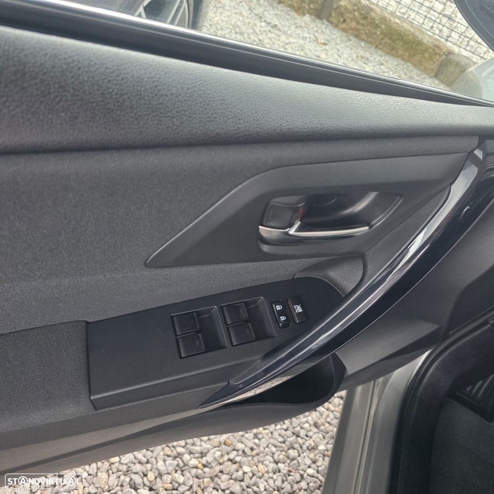 Toyota Auris 1.4 D-4D Comfort+Pack Sport - 14