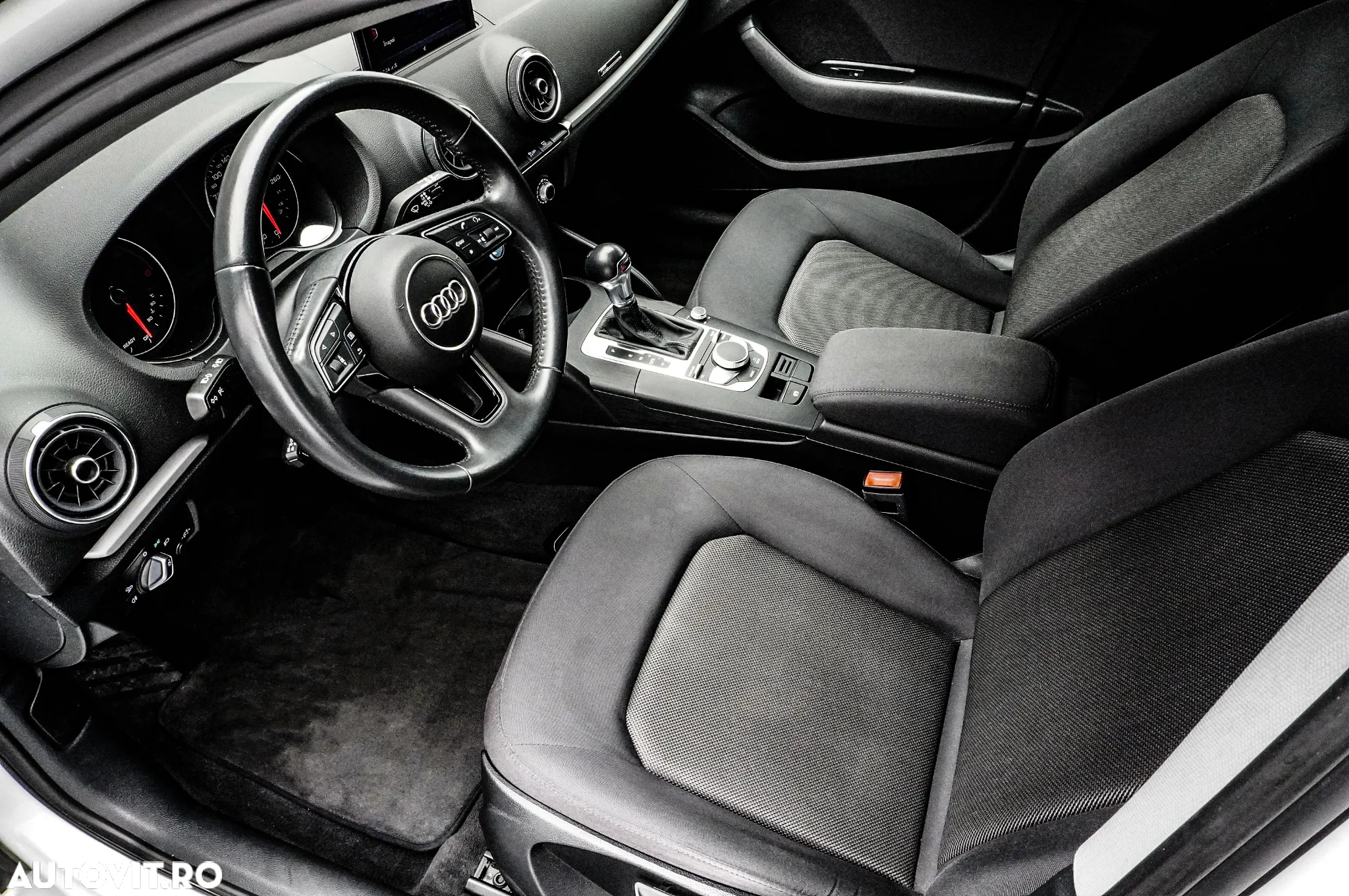 Audi A3 Sportback 1.6 TDI S tronic Design - 12