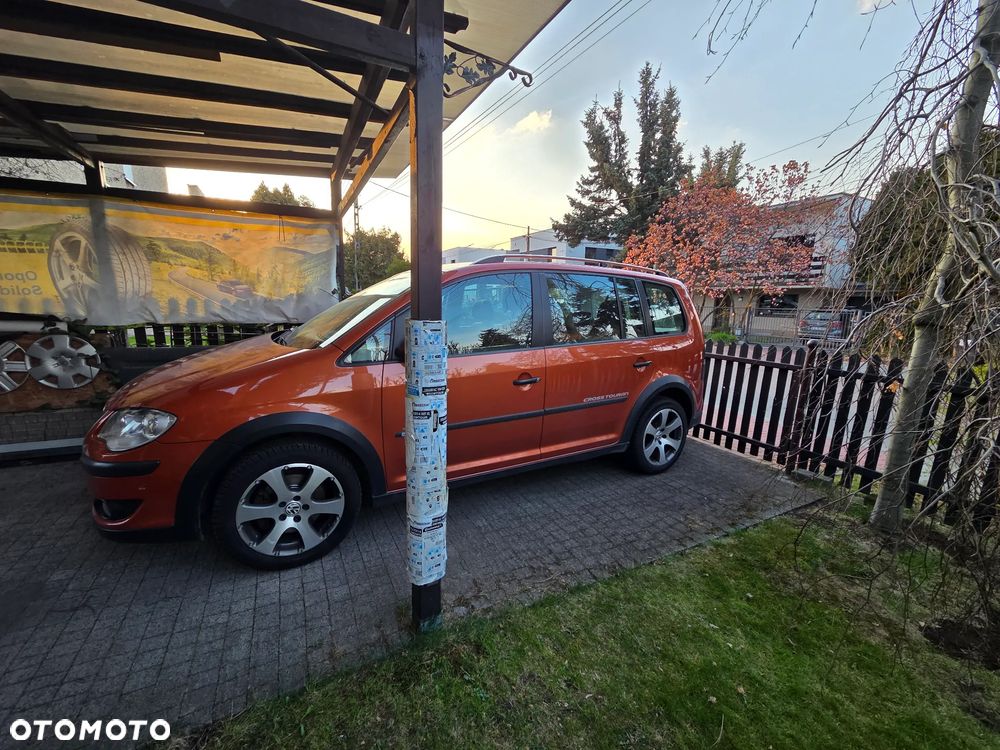 Volkswagen Touran 2.0 TDI DPF Cross - 4