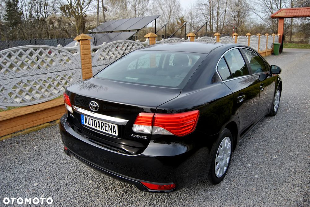 Toyota Avensis 1.6 Sol - 12