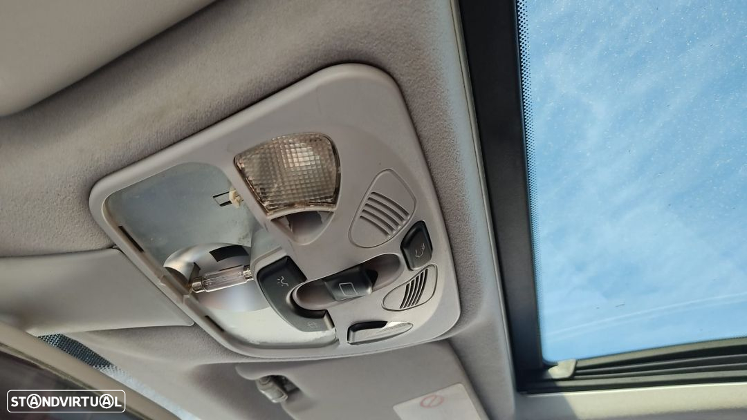 Interior Mercedes S203 w203 C220 CDI 143cv de 2001 - 9