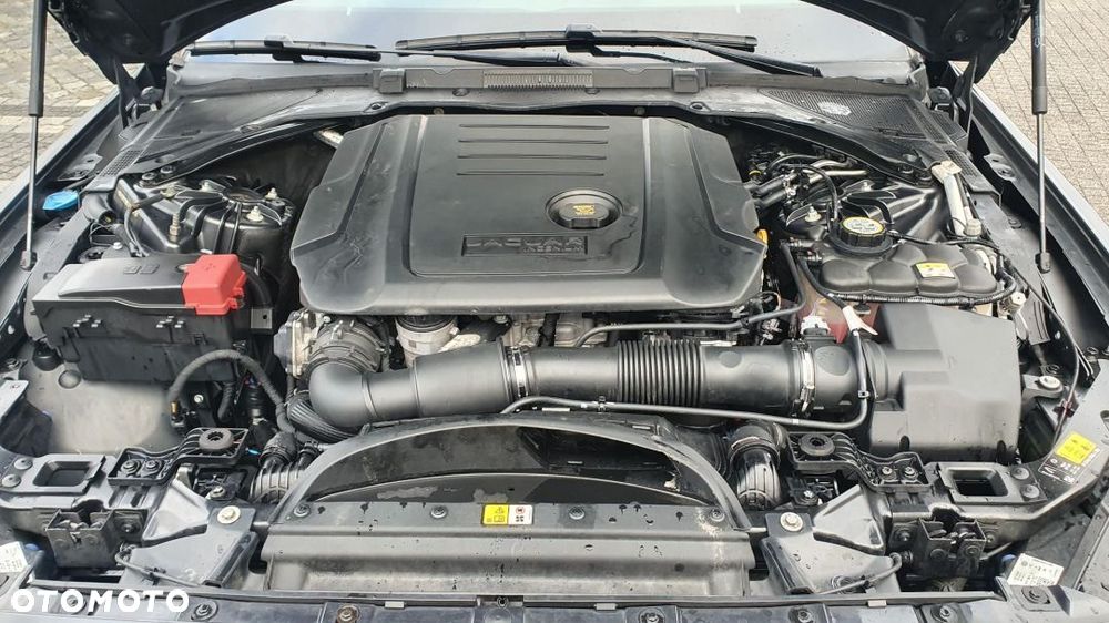 Jaguar XE 2.0 D AWD R-Sport - 15