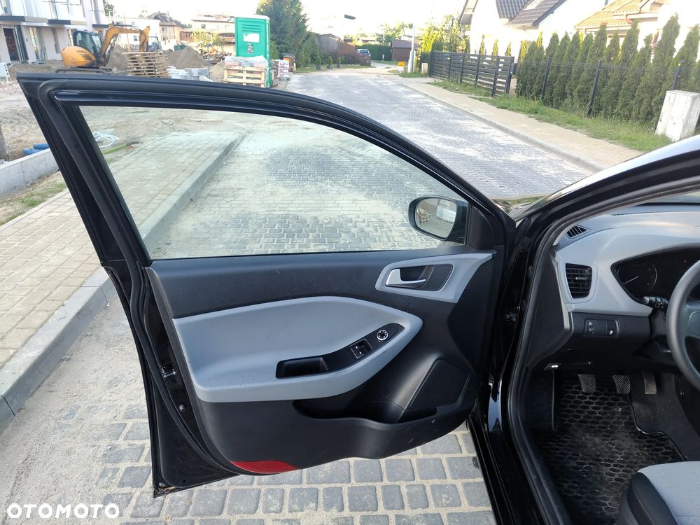 Hyundai i20 blue 1.2 - 15