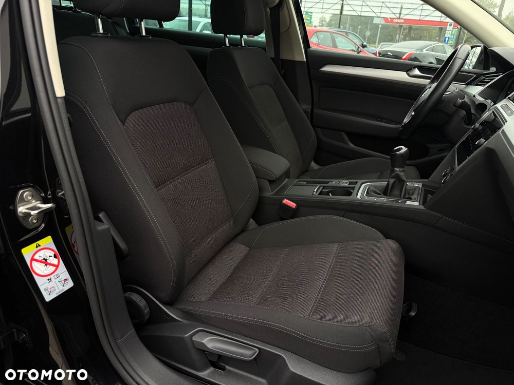 Volkswagen Passat 2.0 TDI (BlueMotion Technology) Comfortline - 31