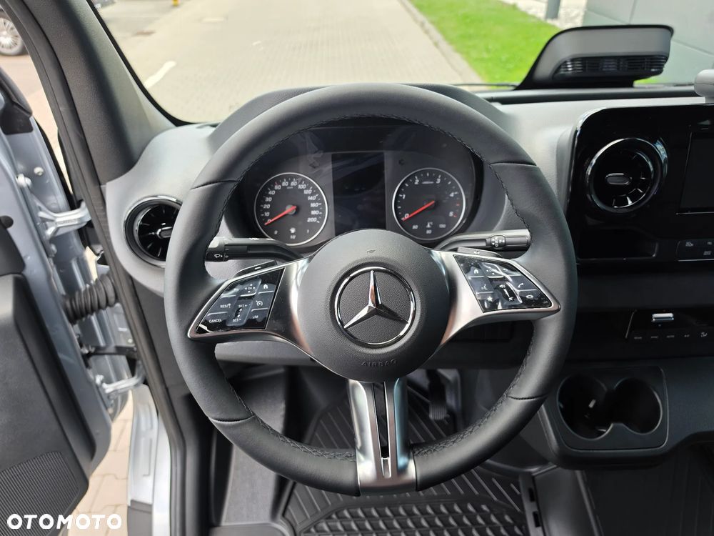 Mercedes-Benz Sprinter - 22