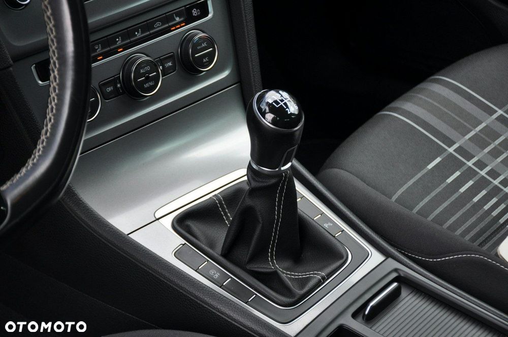 Volkswagen Golf - 35