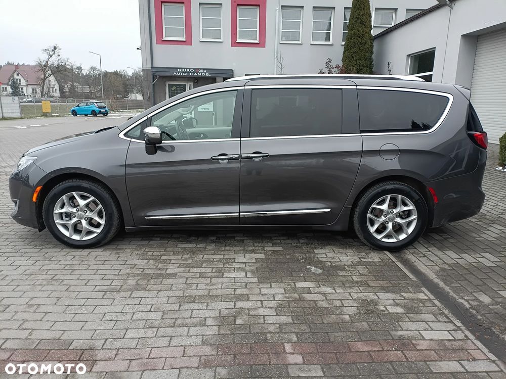 Chrysler Pacifica - 8