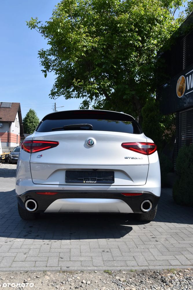 Alfa Romeo Stelvio 2.0 Turbo 16V AT8-Q4 Competizione - 12