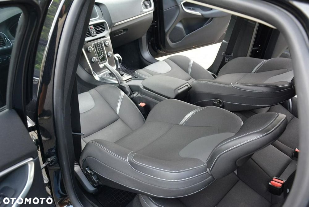 Volvo V40 T4 R-Design Momentum - 20