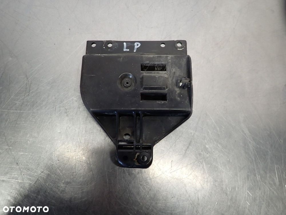 KLAMKA LEWA PRZEDNIA WEWNĘTRZNA AUDI 80 B2 - 2