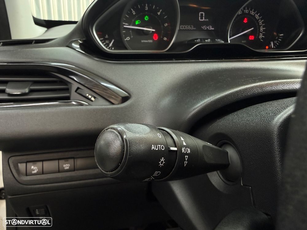 Peugeot 208 1.5 BlueHDi Signature - 23