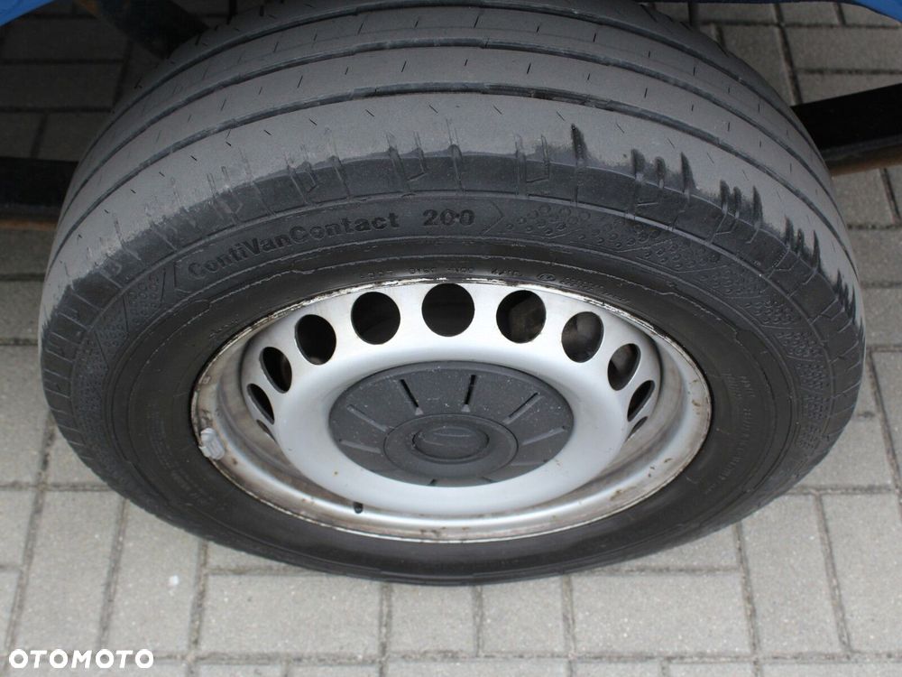 Volkswagen Crafter FURGON 3.640 35 2.0 TDI 140 KM 6-G - 23
