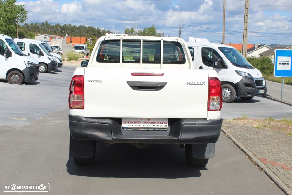 Toyota Hilux 2.4 D-4D 2WD CD - 6