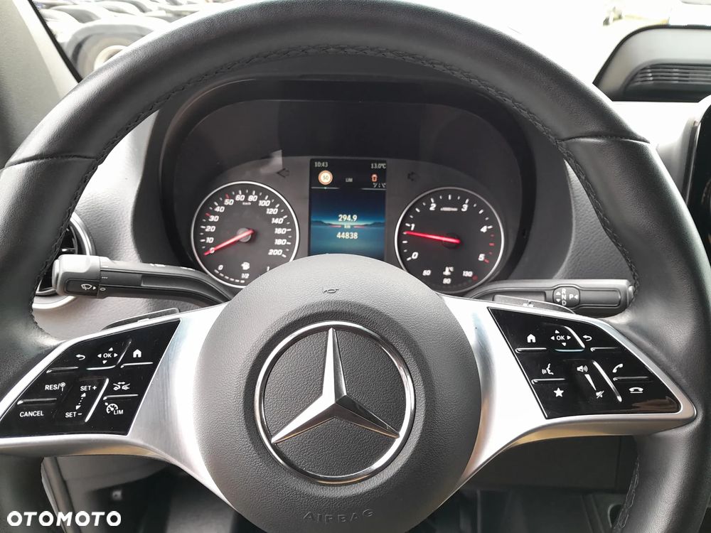 Mercedes-Benz Sprinter - 11