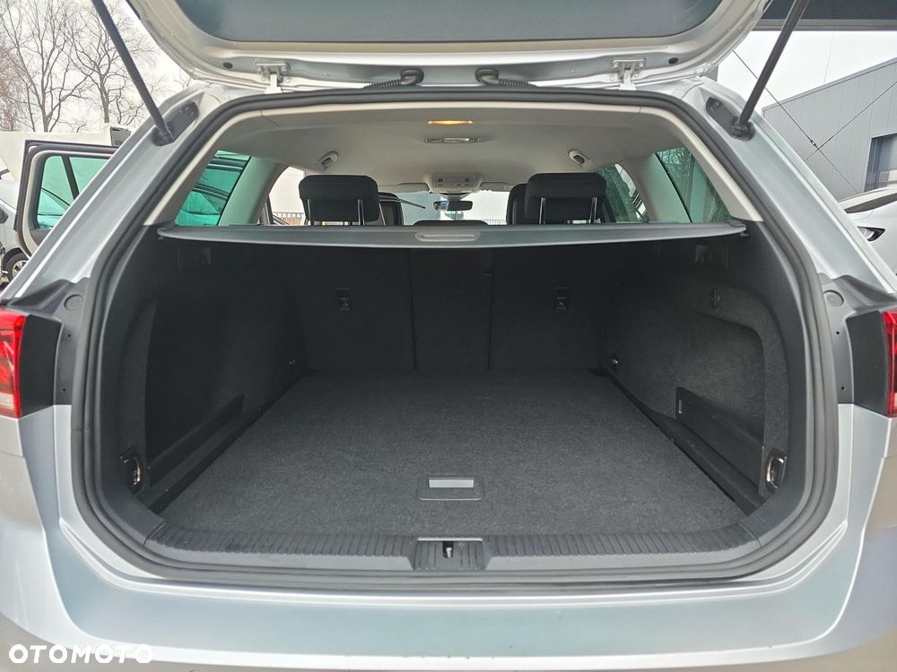 Volkswagen Passat - 26