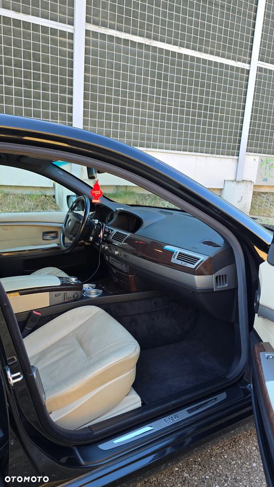 BMW Seria 7 740i - 7
