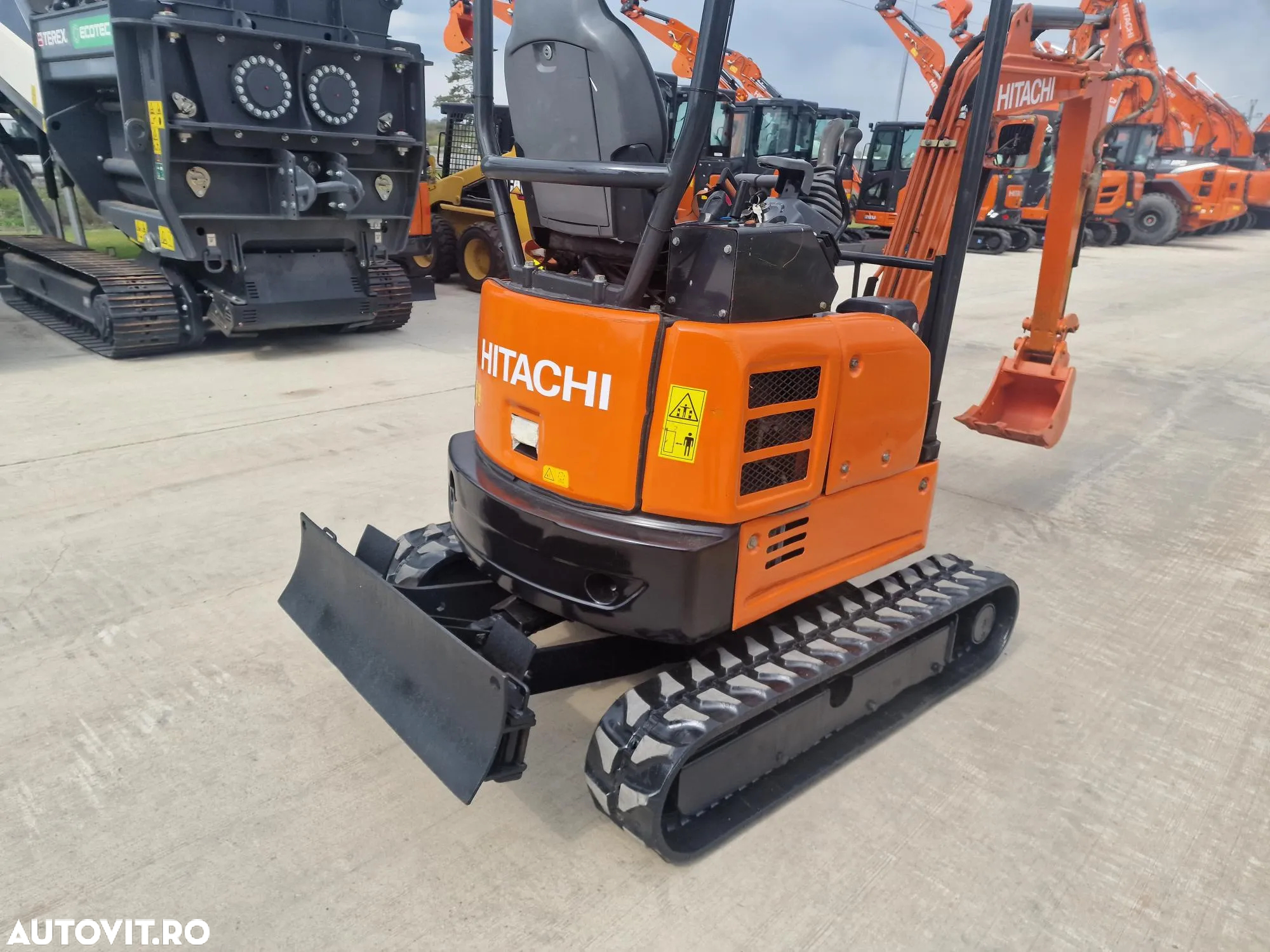 Hitachi ZX19, 2 tone, 2021, 1.689h, 19.900EUR+tva, CUPLA RAPIDA+3 cupe noi, rotire in gabarit, latime 1m, extinsii senile la 1,3m, FARA CABINA,  16CP, Inst picon, posibilitate leasing-PROMOTIE 19.900 EUR+Tva - 9