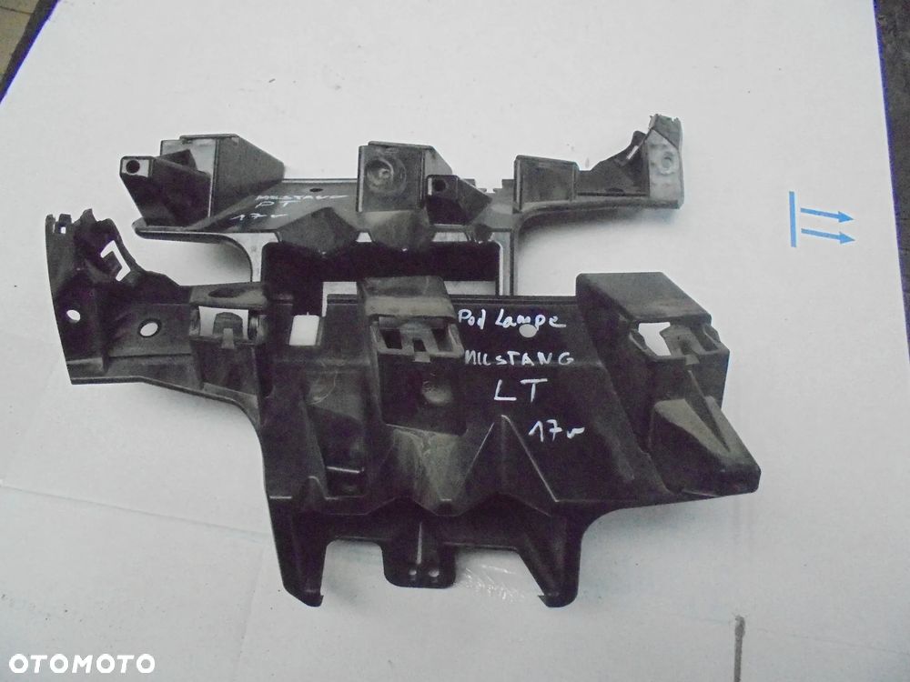 Mustang VI 2017 ślizg zderzaka tył pod lampe - 2