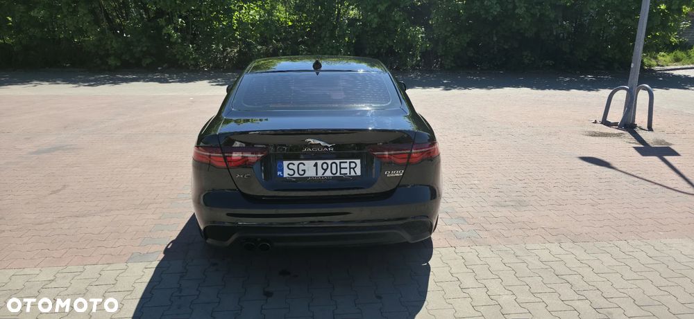 Jaguar XE 2.0 D180 AWD S - 4