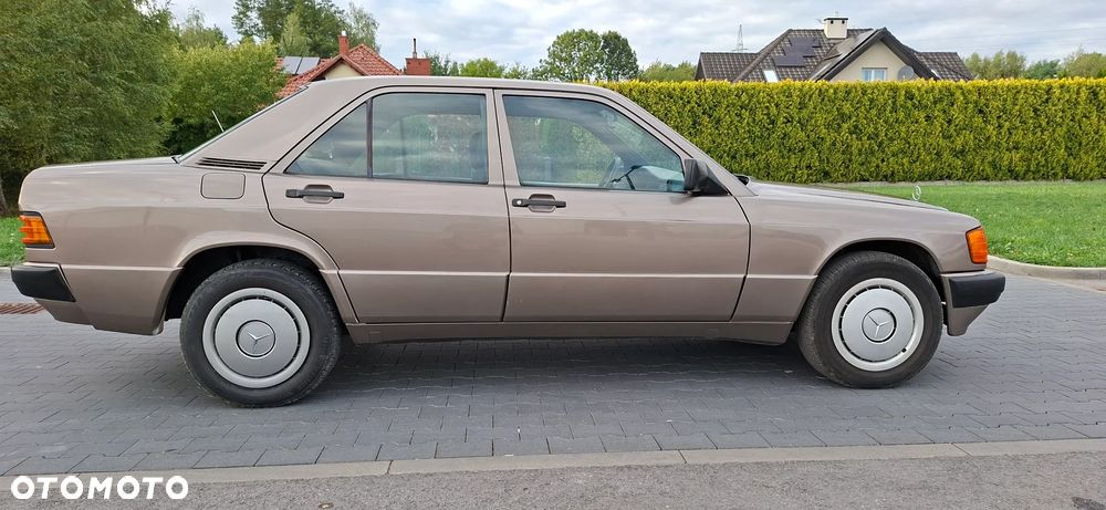 Mercedes-Benz W201 (190) - 5