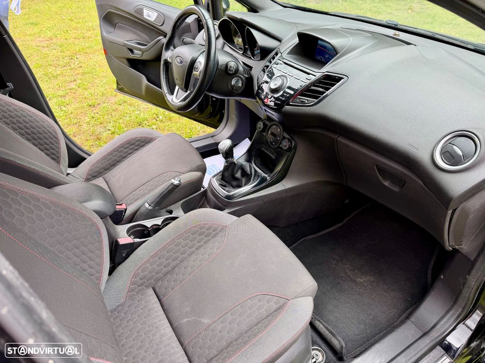 Ford Fiesta 1.5 TDCi STLine - 19