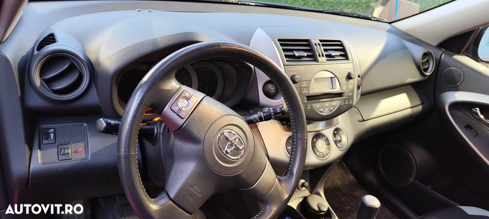 Toyota RAV4 2.0 Base - 4
