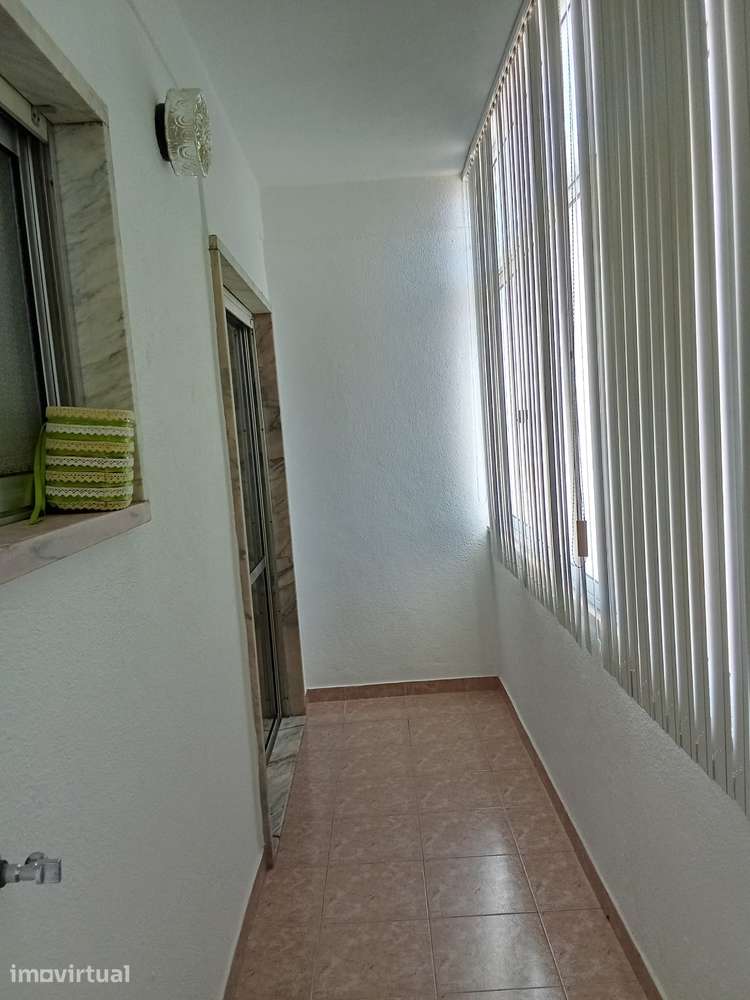 Apartamento T2 - Junto à Estação dos Foros de Amora - Grande imagem: 4/11