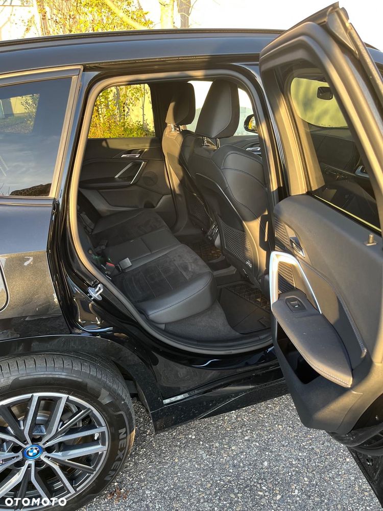 BMW iX1 xDrive30 66.5kWh M Sport - 9