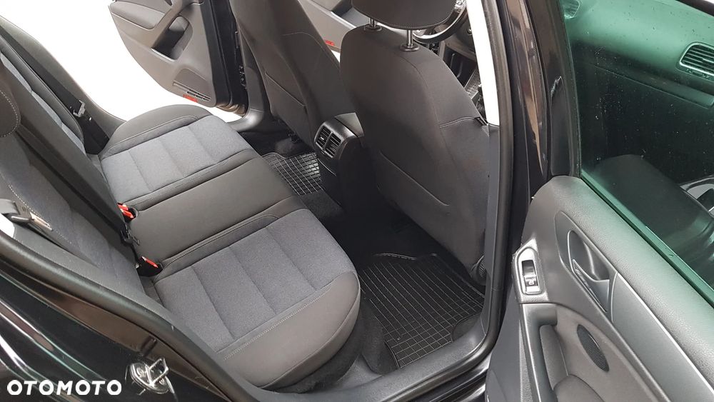 Volkswagen Golf 1.6 TDI Highline - 28