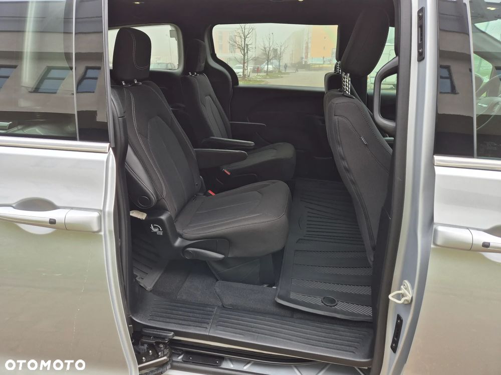 Chrysler Pacifica - 17