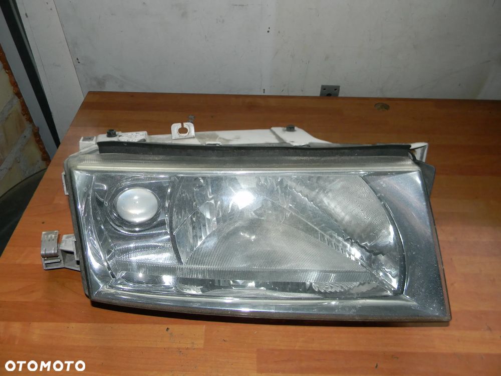 lampa prawa przód SKODA OCTAVIA I LIFT 00-10  EUROPA - 1