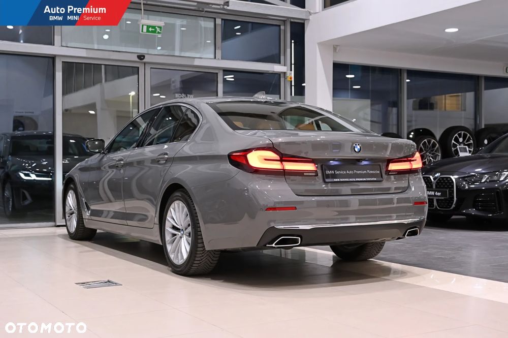 BMW Seria 5 540d xDrive mHEV - 21