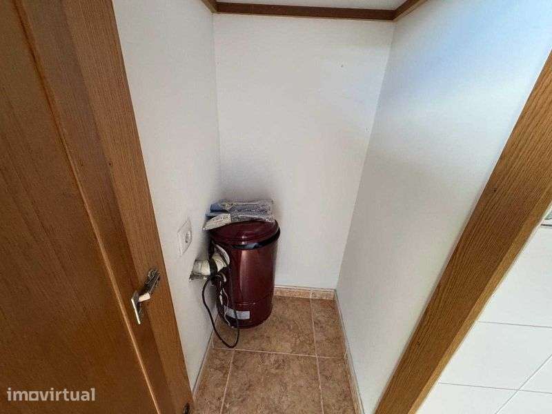 Arrenda-se T2 com Garagem - Grande imagem: 2/12