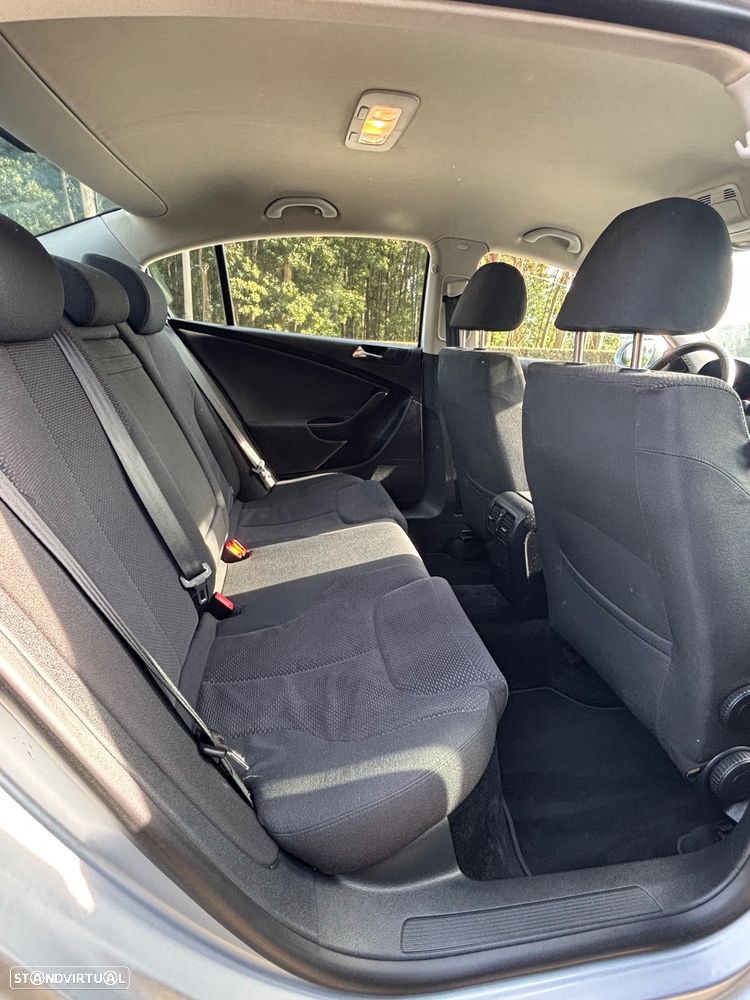 VW Passat 2.0 TDI Confortline - 20
