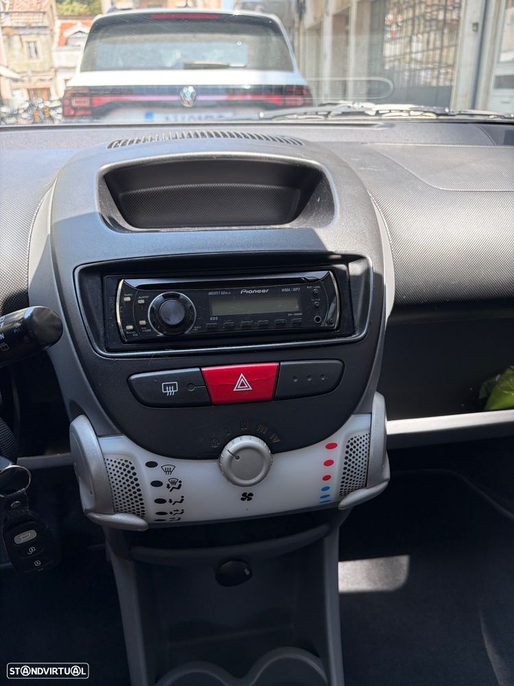 Peugeot 107 1.0 Trendy - 22