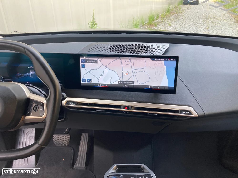 BMW iX xDrive40 - 24