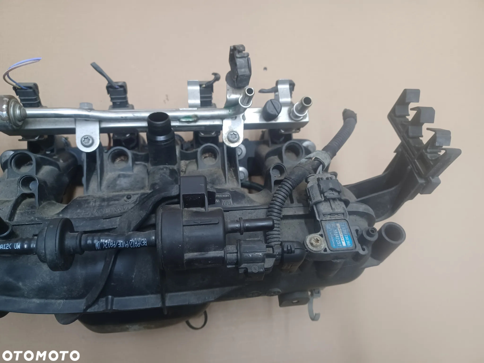 KOLEKTOR SSĄCY OPEL 1.4 T 55573171 - 8