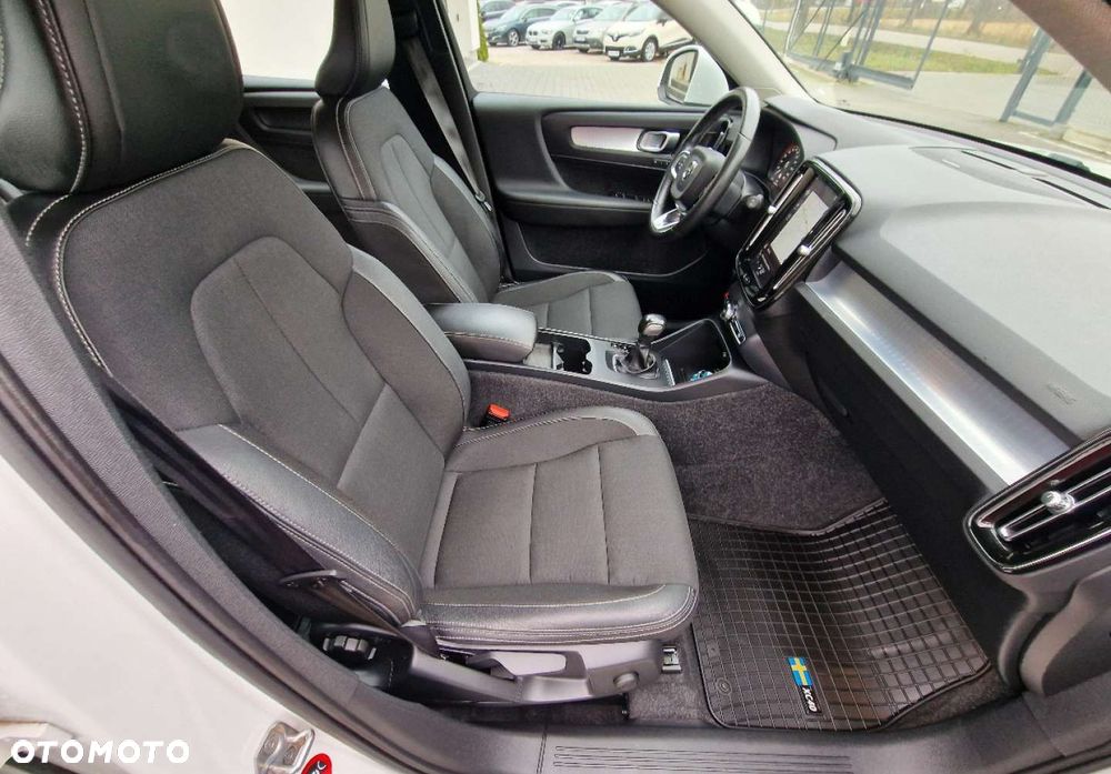 Volvo XC 40 T3 Momentum - 23