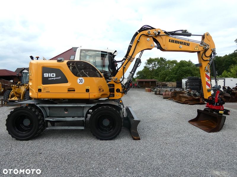 Liebherr A910 Compact ze Szwecji / ROTOTILT ZE SZCZYPCAMI / Super Stan / - 1