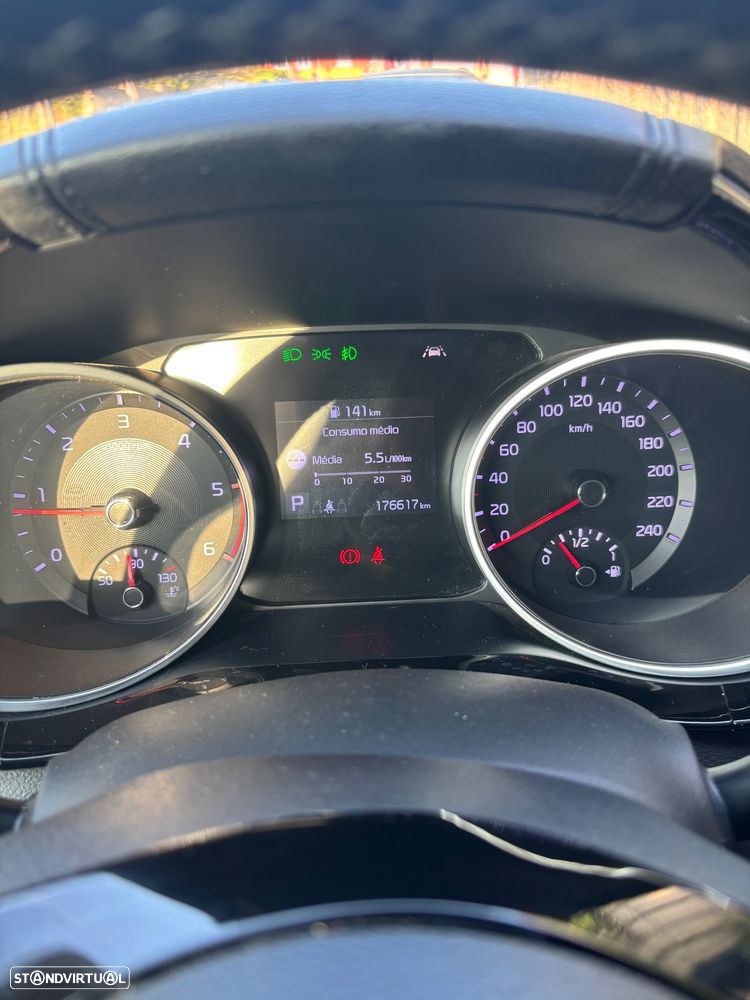 Kia Ceed - 8