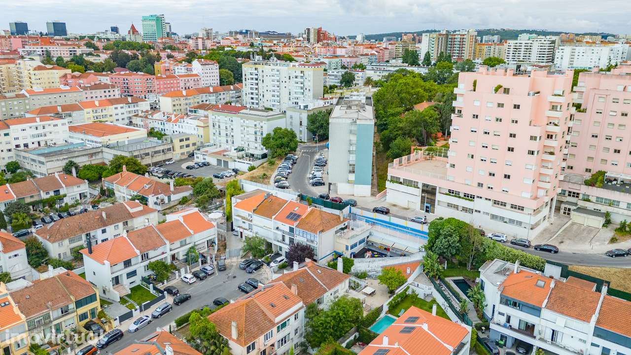 Oportunidade Única: Moradia Ampla e Versátil em Alvalade - Invista ou - Grande imagem: 4/60