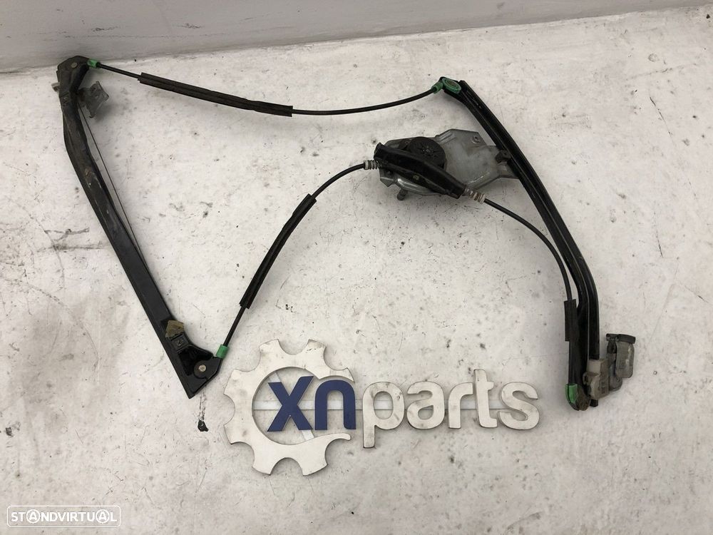 Elevador manual Frente Dto VW POLO (6N1) 45 1.0 | 10.94 - 09.96 Usado - 2