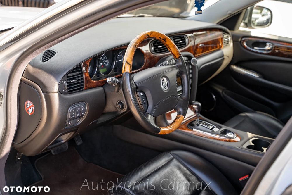 Jaguar XJ - 16