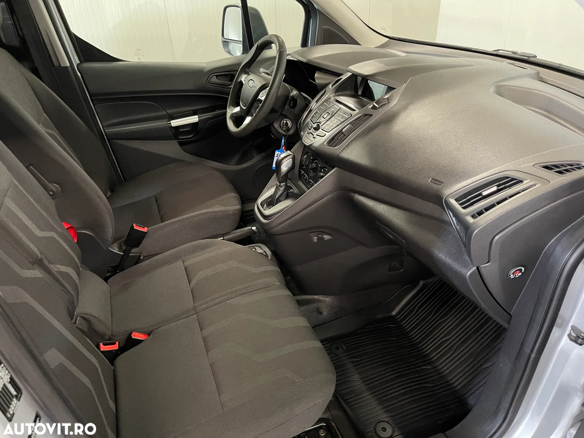 Ford Transit Connect - 8
