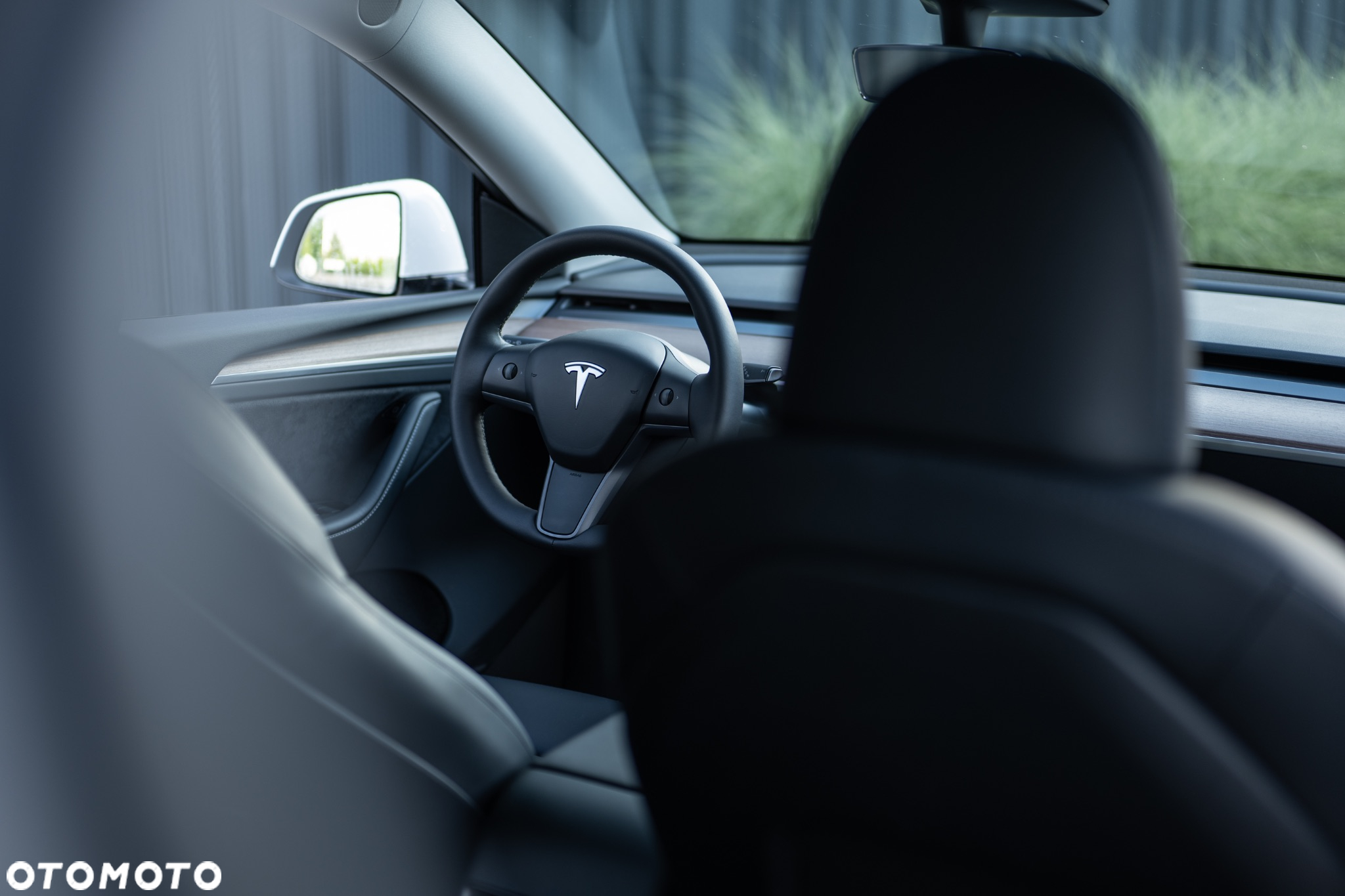 Tesla Y Long Range AWD - 12