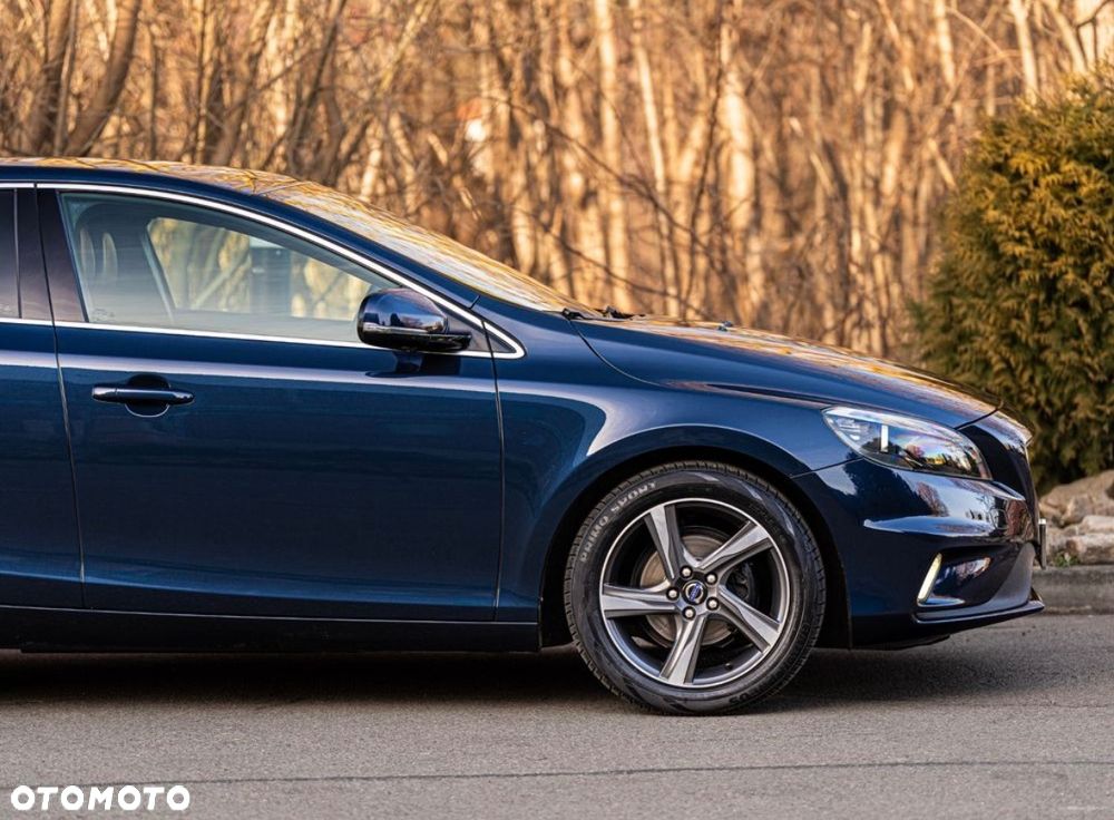 Volvo V40 D2 R-Design - 9